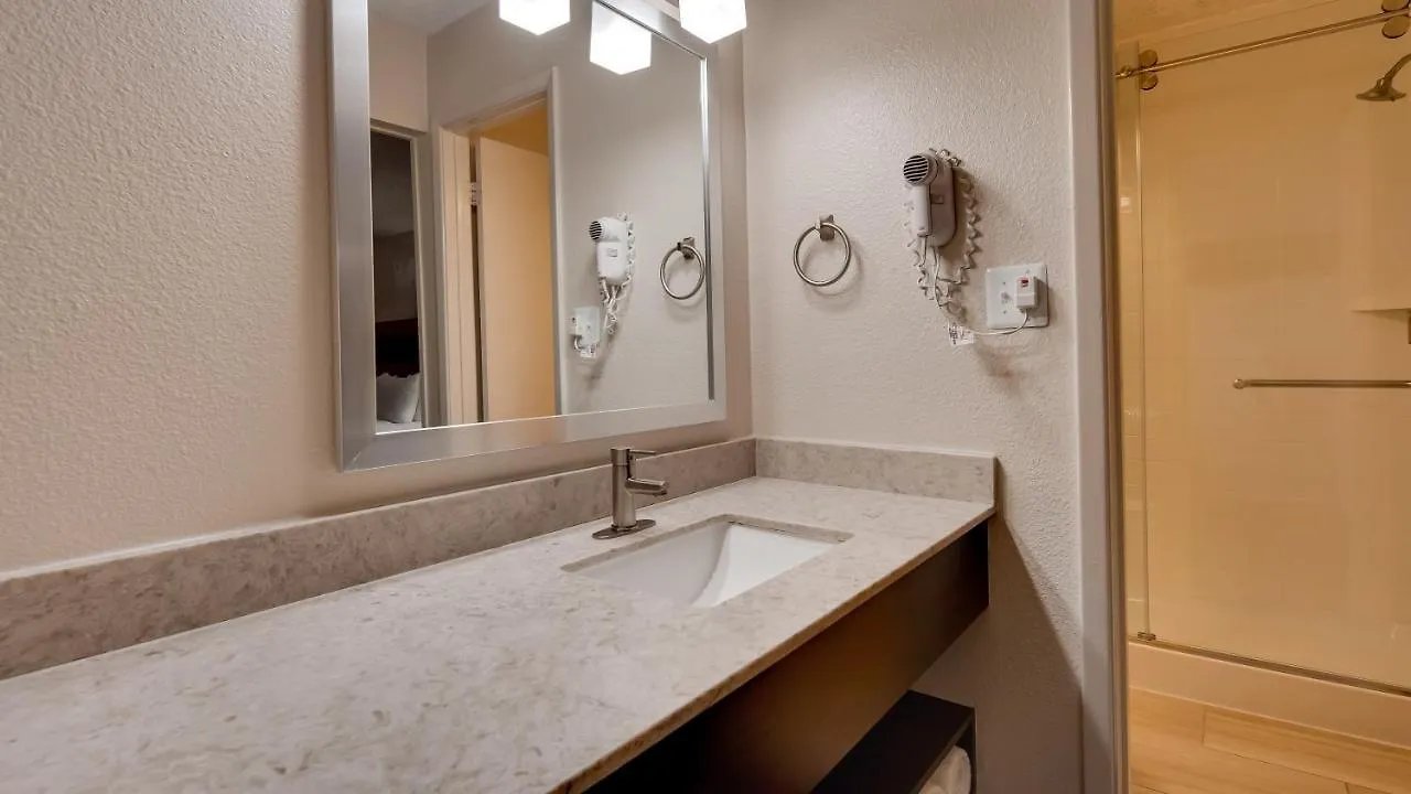 Best Western Airport Inn Phoenix 3*,