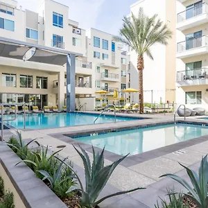 Luxury Uptown By Wanderjaunt Apartment