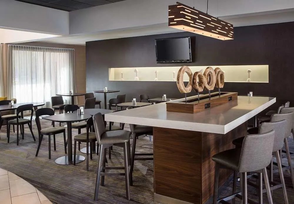 Hotel Courtyard By Marriott Phoenix Airport 3*,
