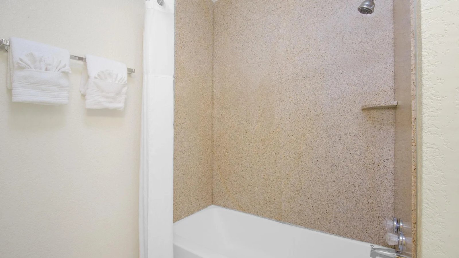 Days Inn By Wyndham Airport - Phoenix 2*,