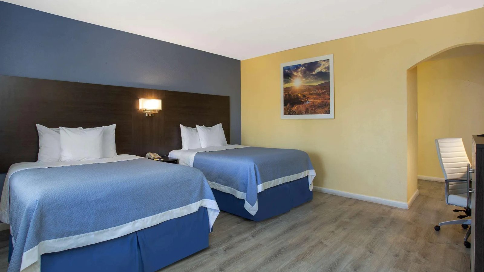 Days Inn By Wyndham Airport - Phoenix