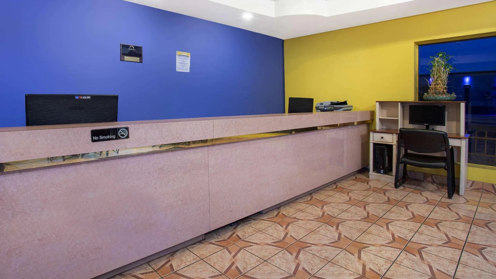 Days Inn By Wyndham Airport - Phoenix 2*,