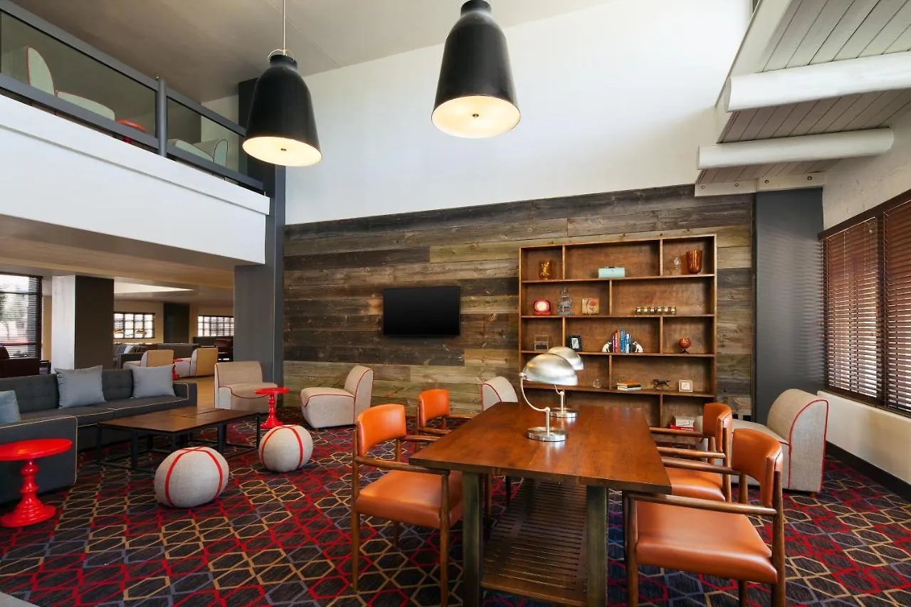 Hotel Four Points By Sheraton Phoenix South Mountain 4*,