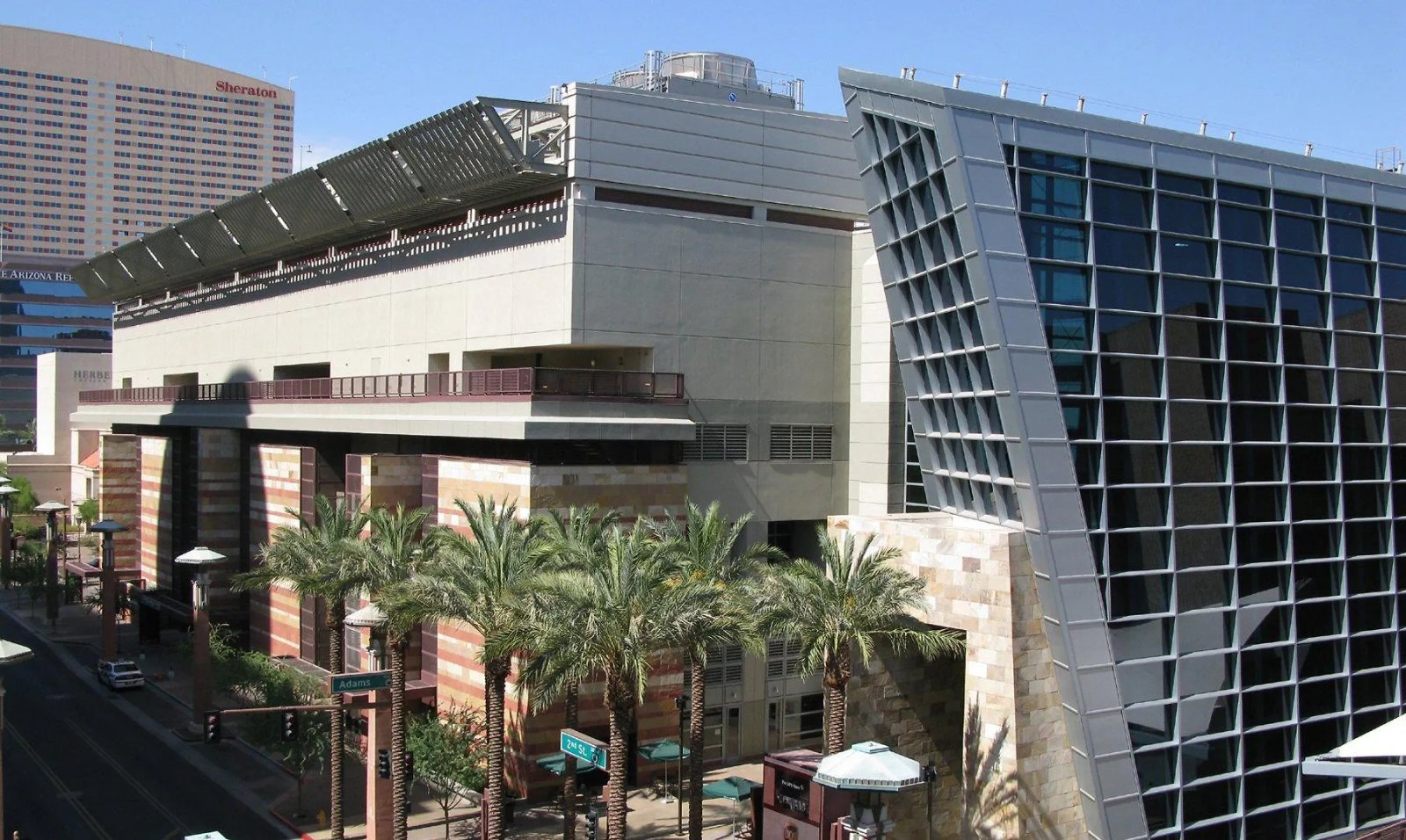 Hampton Inn Phoenix - Biltmore 3*,