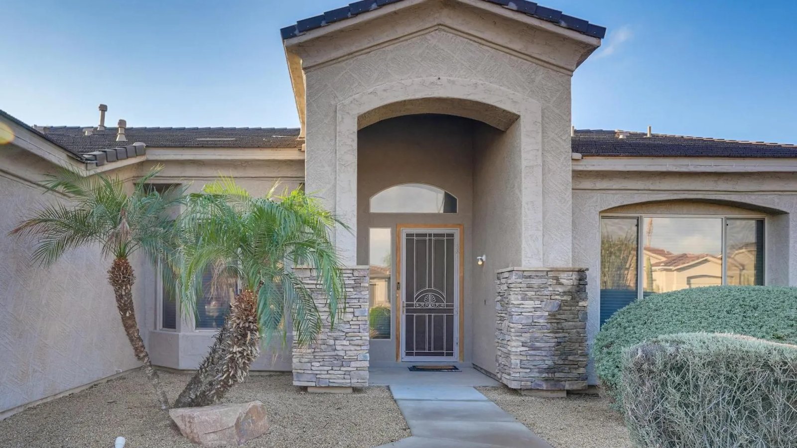 Goodyear Group Getaway With Pool And Putting Green Villa