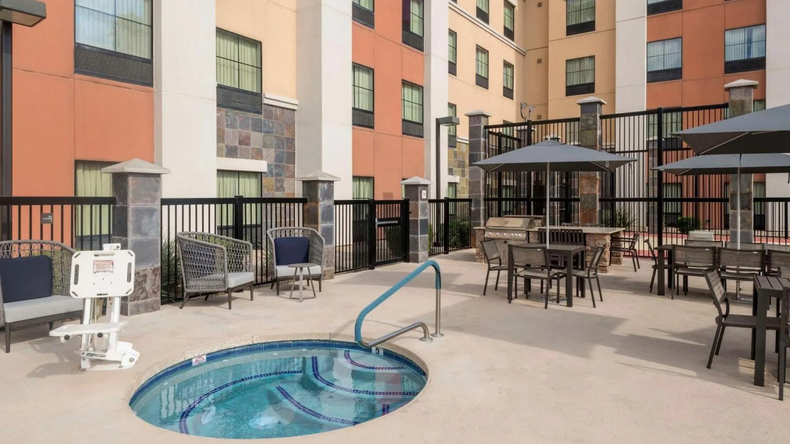 Homewood Suites By Hilton Phoenix North-Happy Valley 3*,