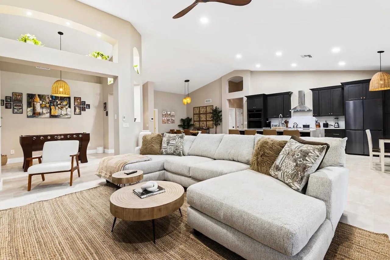 King Bed - High End -Westgate Villa. Avondale Holiday home