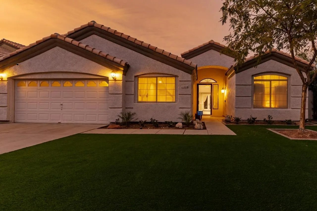 King Bed - High End -Westgate Villa. Avondale
