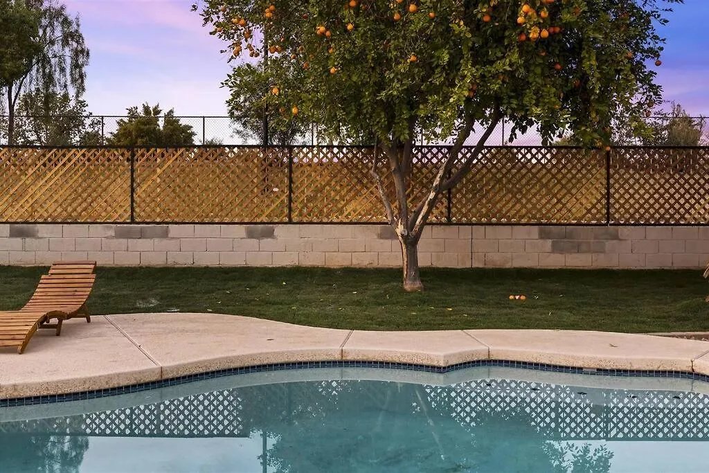 King Bed - High End -Westgate Villa. Avondale