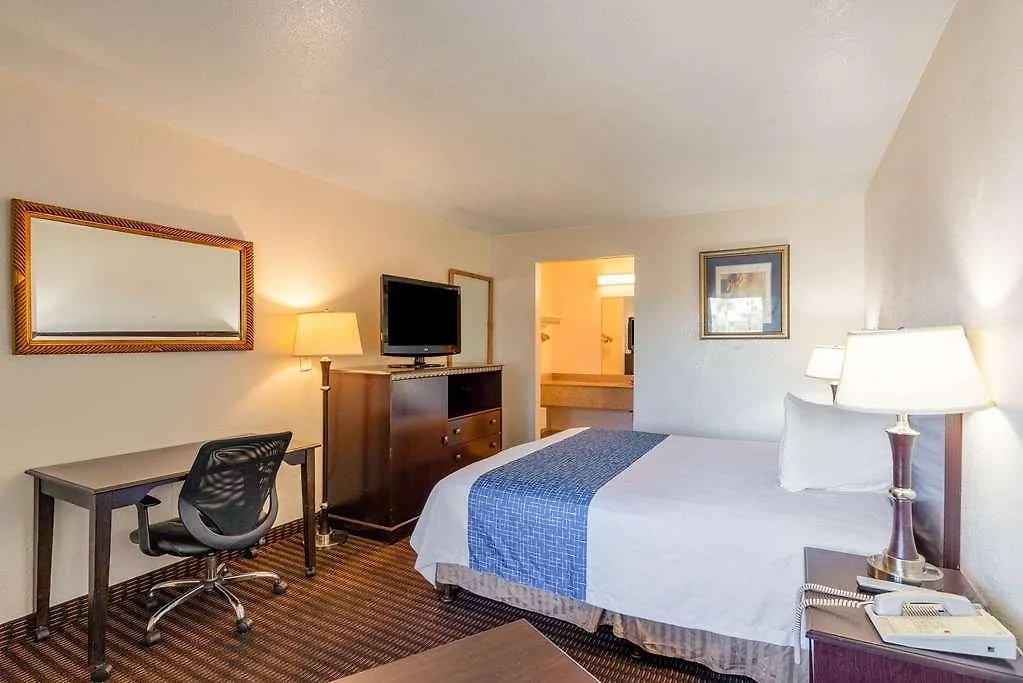 Rodeway Inn Phoenix North I-17