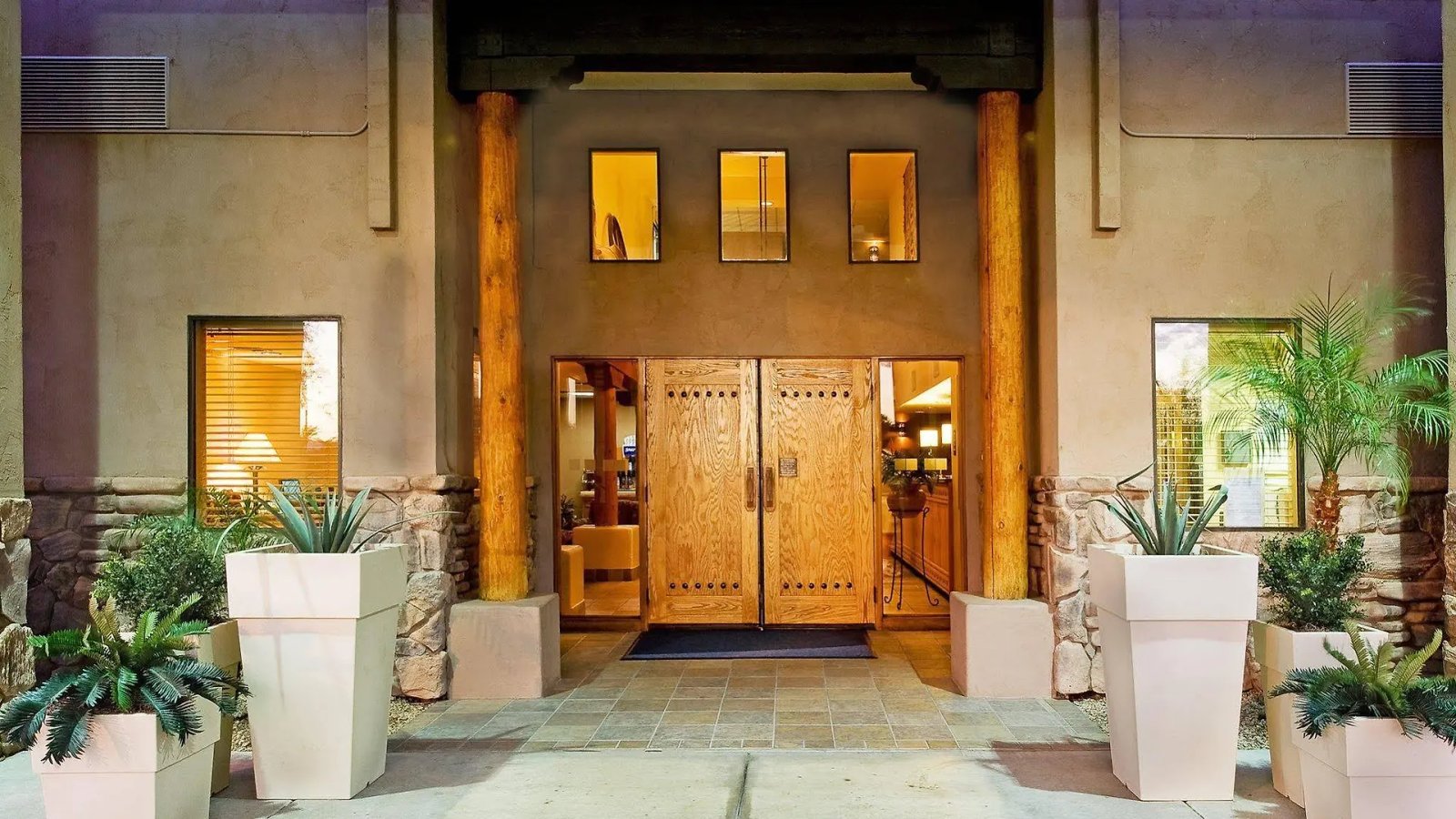 Red Lion Inn & Suites Goodyear 3*,