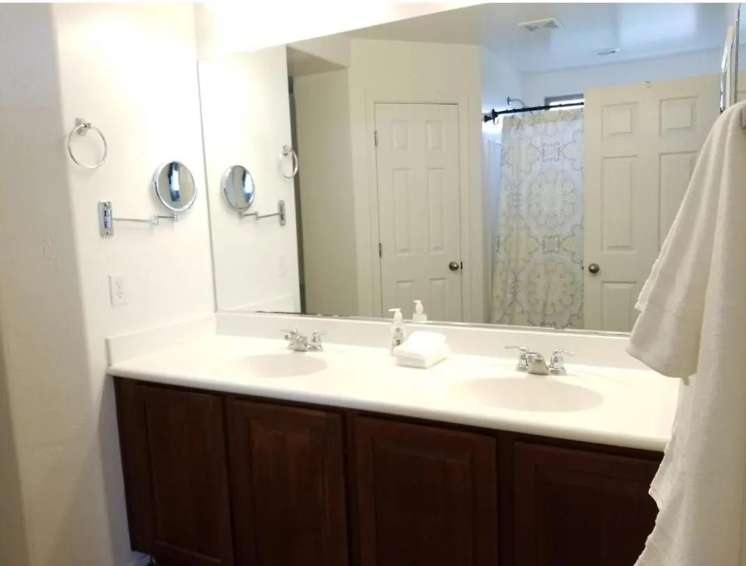 Homestay Phoenix I, Minutes To Airport And Downtown Apartment