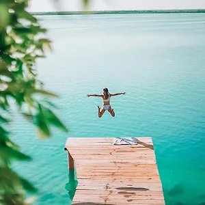 https://hotel-awazul-bacalar.quintano-roohotels.com