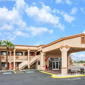 Hotel Super 8 By Wyndham Downtown