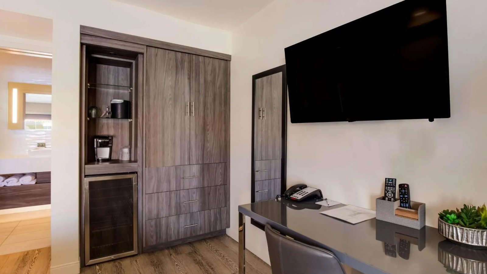 Surestay Plus Hotel By Best Western Tempe University