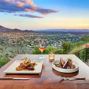 Holiday home Private Corner Of -- ½ Mile Walk To Nature Trails At N. Mtn. Preserve!, Phoenix
