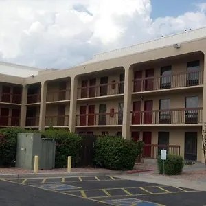 Days West Hotel